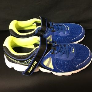 Boys size 7W Saucony shoes